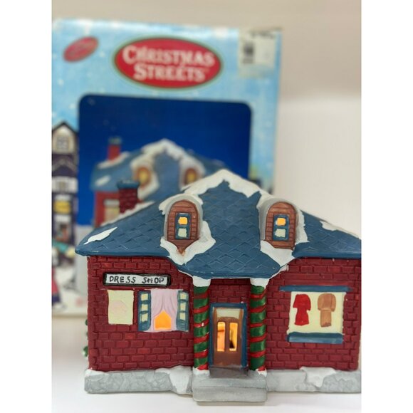 VTG Christmas Streets Illuminated Ceramic Dress Shop Village House Figurine - Picture 4 of 6